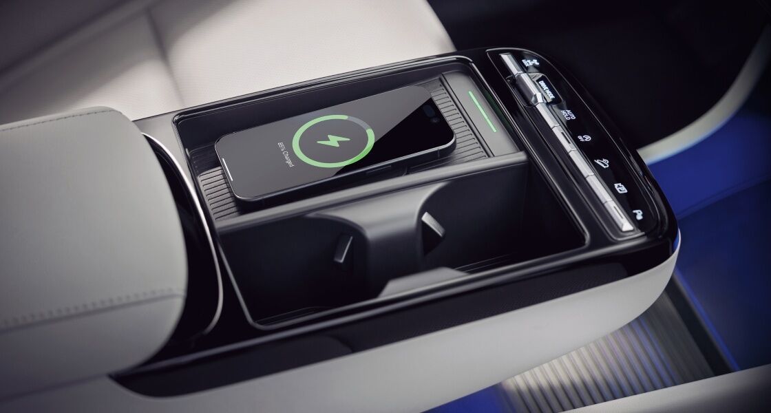 Closer view at the front part of Hyundai car with its logo and grille