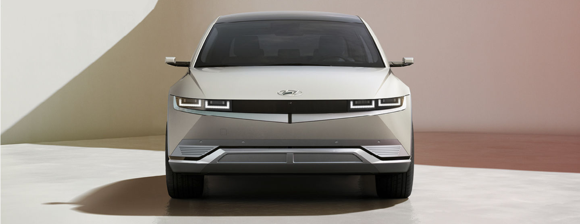 Closer view at the front part of Hyundai car with its logo and grille